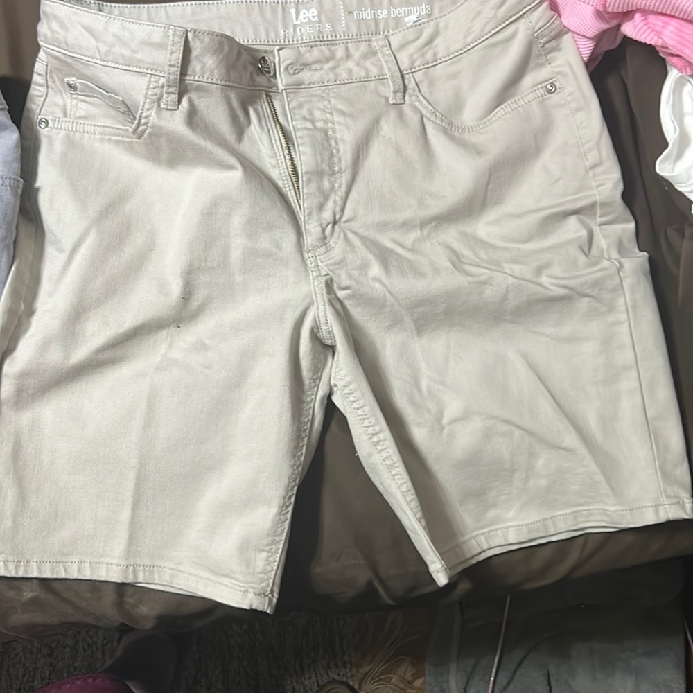 Lee Rider mid-rise bermuda shorts, have never been worn.